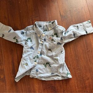 GAP Kids' Light Gray Button-Down - holiday Print